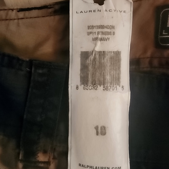 Ralph Lauren. One-of-a-kind, upcycled cargo, capri pants. Size: 10 - Picture 9 of 11